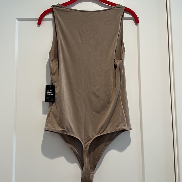 Express Body Contour v-neck thong bodysuit - Picture 4 of 4